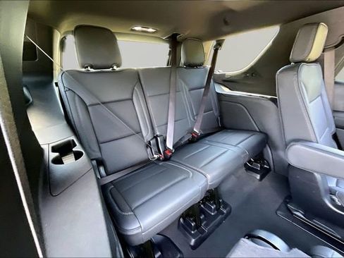 Used 2025 GMC Yukon Denali AWD/4WD image 18