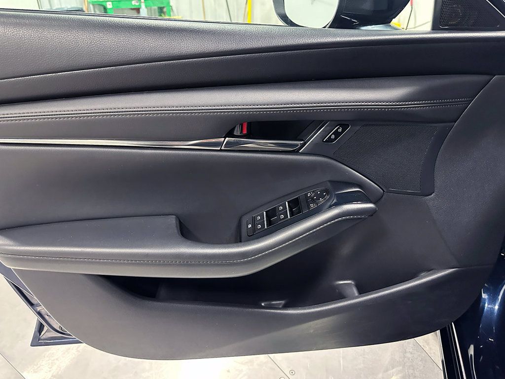 Used 2022 MAZDA MAZDA3 s FWD image 18