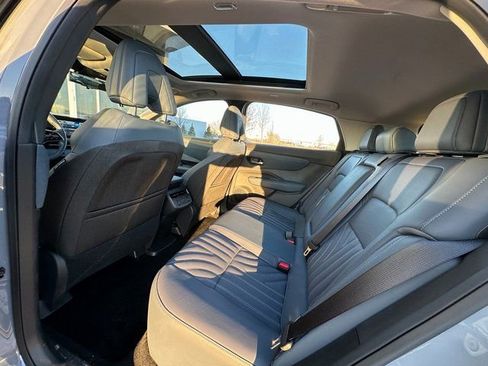 Used 2024 Nissan Ariya AWD image 16