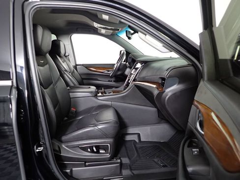 Used 2019 Cadillac Escalade 4WD image 41
