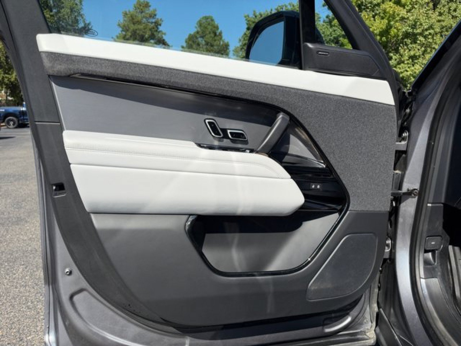 Used 2023 Land Rover Range Rover Sport SE AWD/4WD image 20