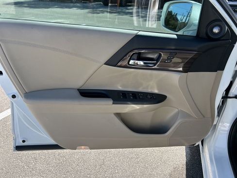 Used 2017 Honda Accord EX-L image 17