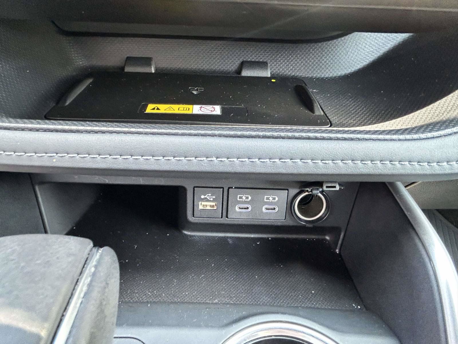 Used 2024 Toyota Highlander XLE FWD image 21