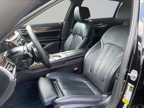 Used 2020 BMW 740i w/ M Sport Package RWD image 21
