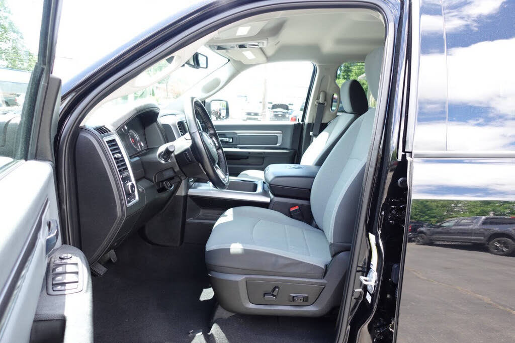 Used 2022 RAM 1500 Classic SLT w/ Electronics Convenience Group AWD/4WD image 18