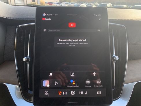 Used 2025 Volvo XC90 B6 Plus image 29