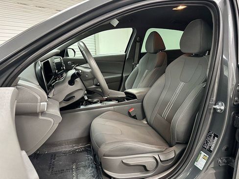 Used 2025 Hyundai Elantra Sport FWD image 10