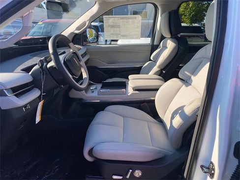 New 2025 Lincoln Navigator Reserve image 10