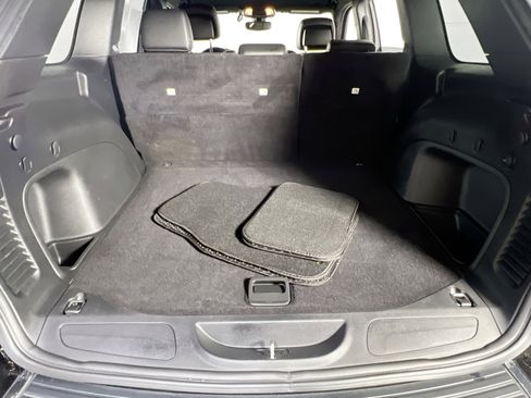 Used 2022 Jeep Grand Cherokee Limited image 26