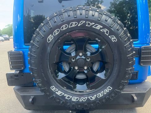 Used 2014 Jeep Wrangler Unlimited Sahara AWD/4WD image 13