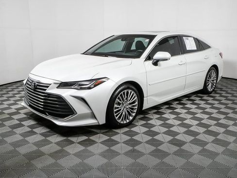 Used 2022 Toyota Avalon Limited w/ Advanced Safety Package image 2