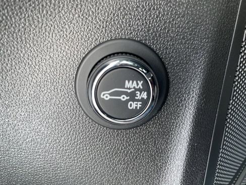 Used 2023 Buick Envision Essence image 28