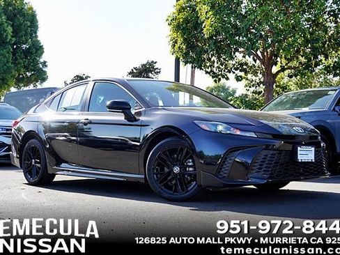 Used 2025 Toyota Camry SE FWD image 1