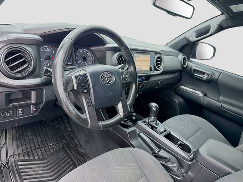 Used 2016 Toyota Tacoma TRD Sport image 7