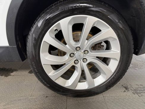 Used 2023 Land Rover Discovery Sport SE image 7