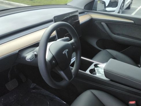 Used 2023 Tesla Model Y AWD image 16