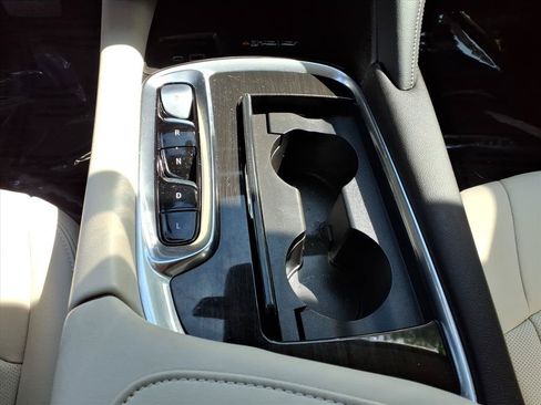 Used 2024 Buick Enclave Premium AWD/4WD image 13