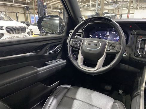 Used 2023 GMC Yukon XL Denali w/ Denali Reserve Package AWD/4WD image 3