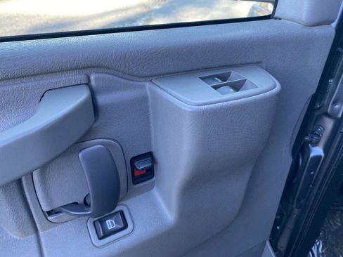 Used 2017 Chevrolet Express 3500 LT w/ LT Preferred Equipment Group image 16