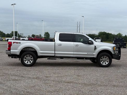 Used 2017 Ford F250 Lariat w/ Lariat Ultimate Package AWD/4WD image 4