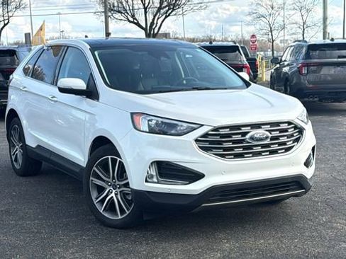 Certified 2022 Ford Edge Titanium w/ Class II Trailer Tow Package image 2