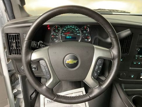 Used 2017 Chevrolet Express 3500 RWD image 16