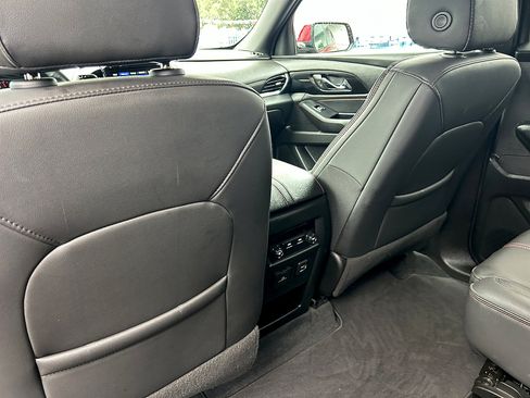 Used 2023 Chevrolet Traverse RS FWD image 23