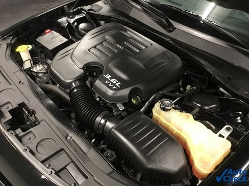 Used 2018 Chrysler 300 Touring w/ Sport Appearance Package image 42