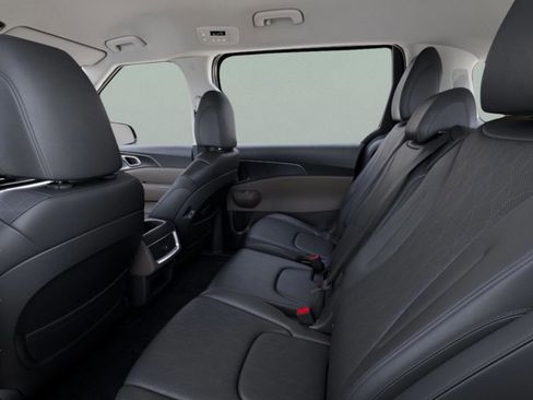 New 2026 Kia Carnival FWD image 18