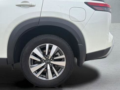 Used 2024 Nissan Pathfinder SL AWD/4WD image 15