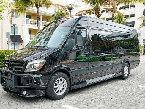 Used 2018 Mercedes-Benz Sprinter 3500 image 2