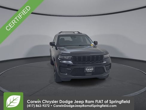 Used 2023 Jeep Grand Cherokee Altitude AWD/4WD image 4