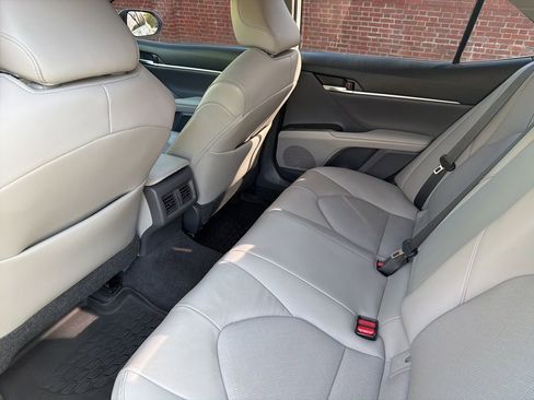 Used 2021 Toyota Camry XLE image 19