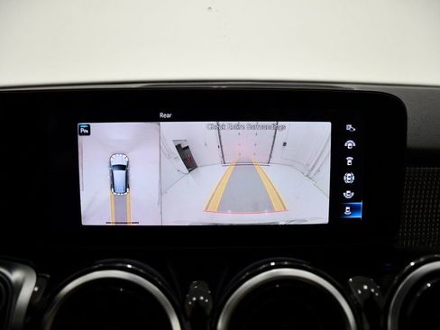 Certified 2022 Mercedes-Benz GLB 250 4MATIC image 16