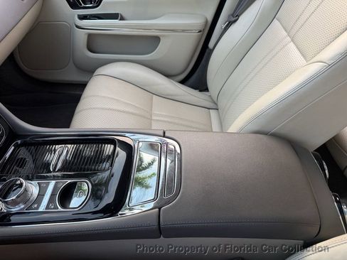Used 2017 Jaguar XJ R-Sport RWD image 60
