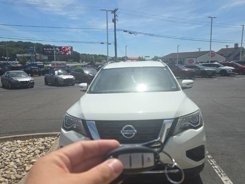 Used 2018 Nissan Pathfinder S AWD/4WD image 4