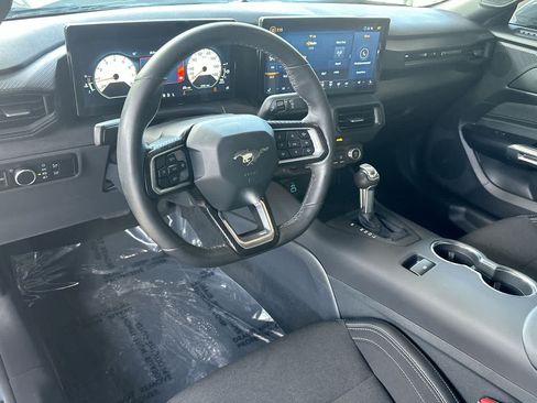 Used 2025 Ford Mustang Coupe RWD image 13