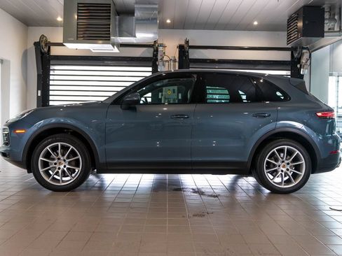 Certified 2019 Porsche Cayenne AWD/4WD image 2
