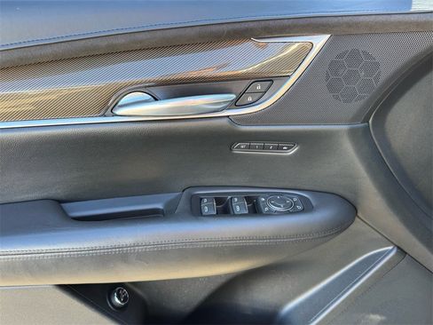 Used 2018 Cadillac XT5 Platinum w/ Driver Assist Package image 12