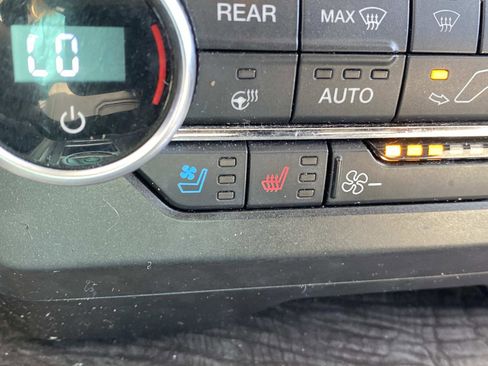 Used 2020 Ford Expedition Max Limited image 24