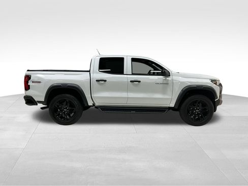 Used 2024 Chevrolet Colorado Trail Boss w/ Technology Package AWD/4WD image 4