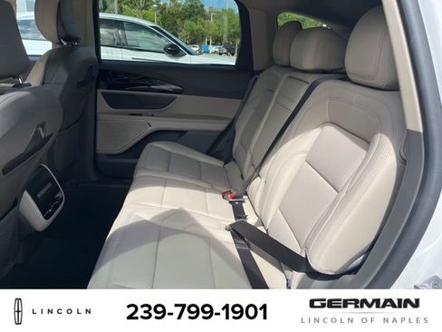 Used 2025 Lincoln Nautilus Premier image 14