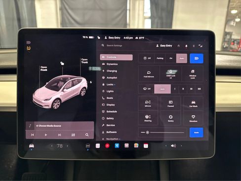 Used 2021 Tesla Model Y Long Range image 18