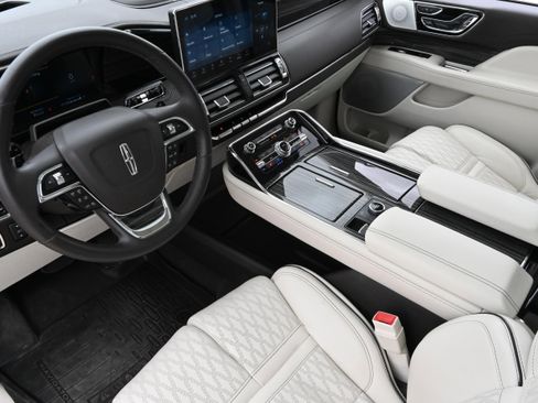 Used 2023 Lincoln Navigator Black Label image 12