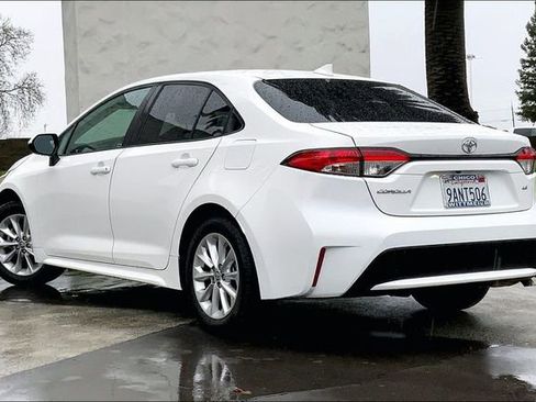 Used 2022 Toyota Corolla LE w/ LE Convenience Package image 12
