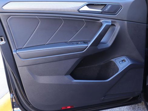 Used 2024 Volkswagen Tiguan SE R-Line image 10