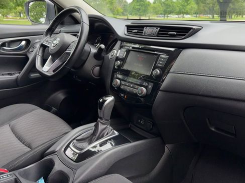Used 2020 Nissan Rogue SV AWD/4WD image 32
