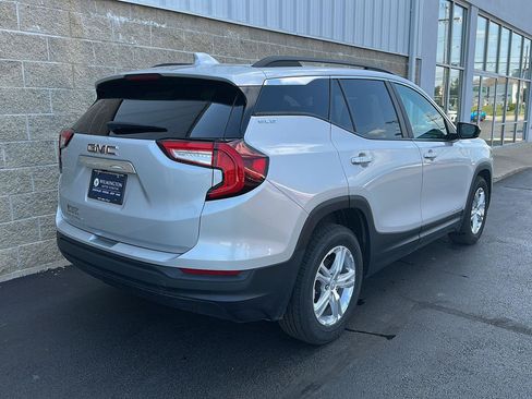Used 2022 GMC Terrain SLE w/ Driver Convenience Package FWD image 3