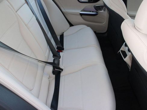 Used 2026 Mercedes-Benz C 300 Sedan image 32