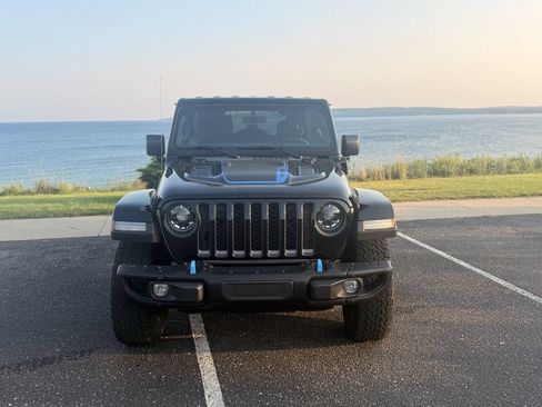 Used 2023 Jeep Wrangler Unlimited Rubicon 4xe w/ Steel Bumper Group AWD/4WD image 2
